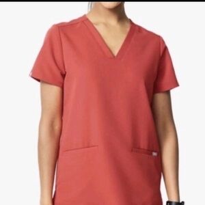 Figs Women's Short Sleeve V-Neck Top - Coral